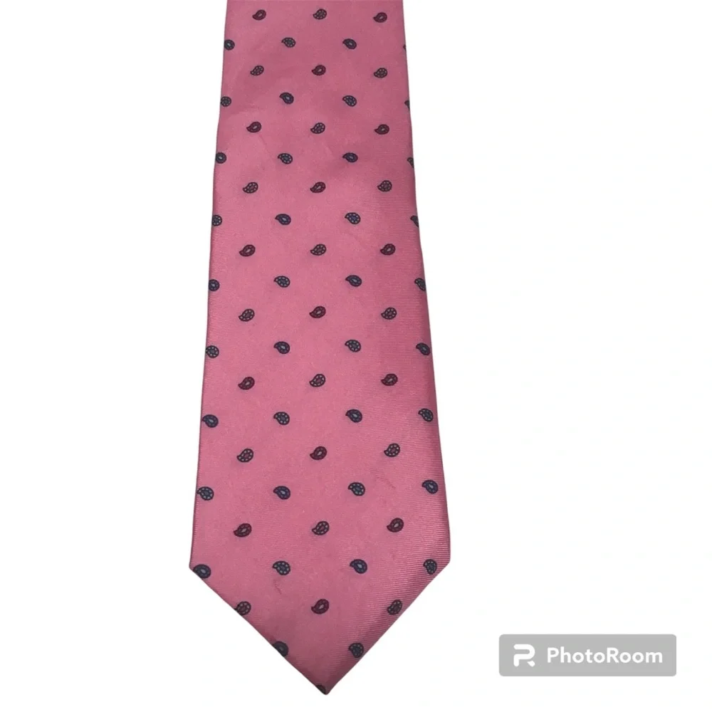 Coulours by Alexander Julian 100% Silk Bubblegum Pink Paisley Men’s Neck Tie‎